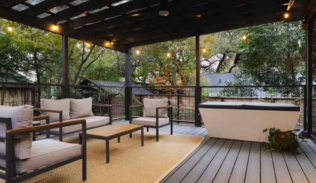 Travis Heights Home: Sauna & Cold Plunge