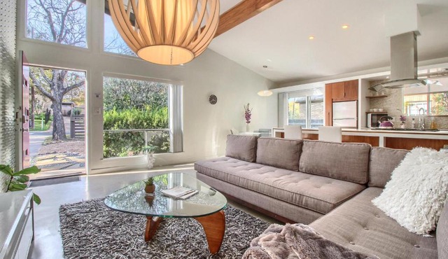 Travis Heights Modern I