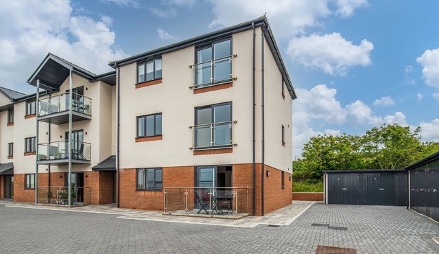 Trearddur bay - Ground floor new build apartment blue flag beach 3 mins