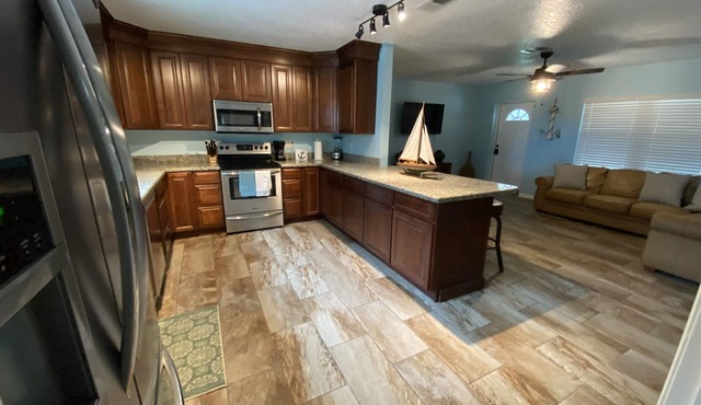 Treasure Coast Hidden Gem 2 miles from Beaches!