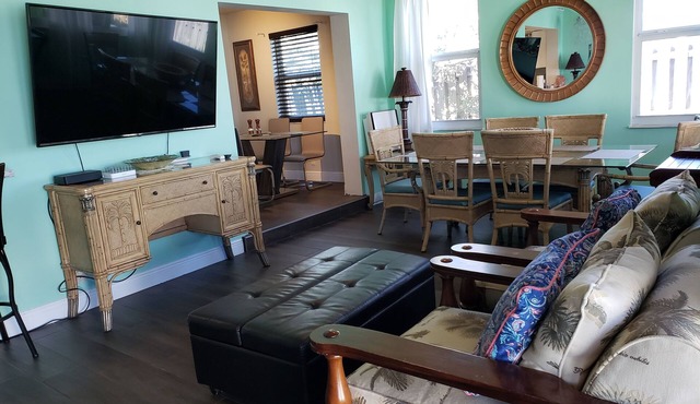Treasure Cove - 2,100sqft Home away from Home, 1.4m to the Beach, 3bdrm, 2 bath
