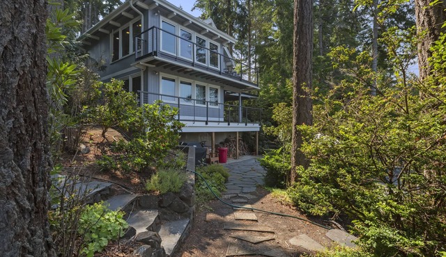 Treasure Island Beach House w/Kayaks, Fun, Views, and Hot Tub!