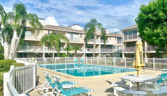 Treasure Island St Pete Beach FL 2BR 4BA Walk to Beach 3 level Garage Townhouse
