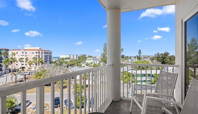 Treasure Island: 2BR Beach Escape