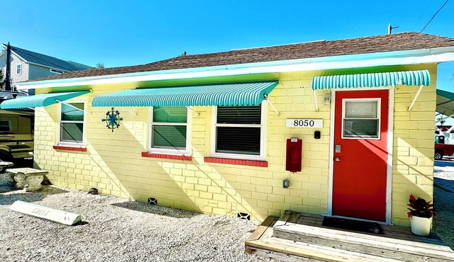 Treasure Island Beach HousenWalk to sunset beach Pet Friendly One Block to Beach