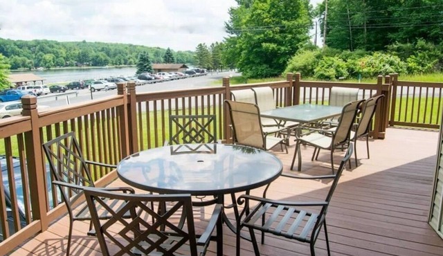 Treasure Lake 5 BR Beach House with Hot Tub; Direct access to Beach & Playground