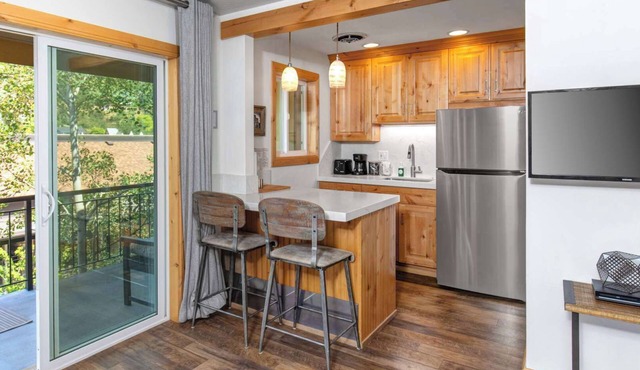 Treasure Mountain Inn - Junior Suite #42 - Cleaning fees included!