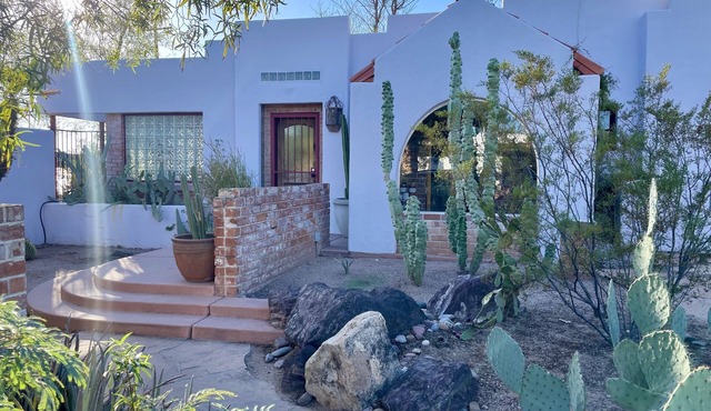 Treat Casa: Beautiful Spanish style home in historic & walkable Sam Hughes area