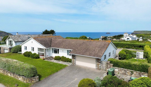 TREBARTHA, pet friendly, with a garden in Daymer Bay