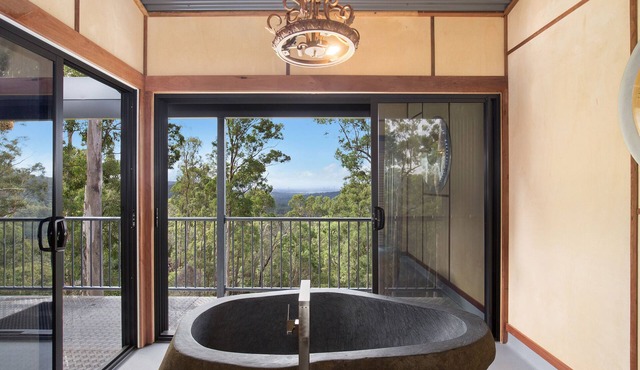 TREE HOUSE #1. Private, stone bath with amazing views of Gold Coast Hinterland