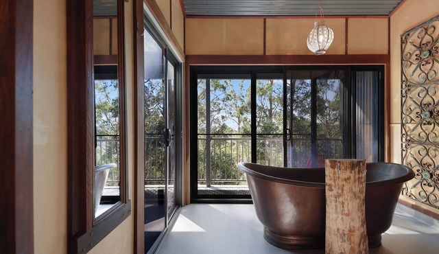 TREE HOUSE #2. Private, Tri-level with Gold Coast Hinterland Views