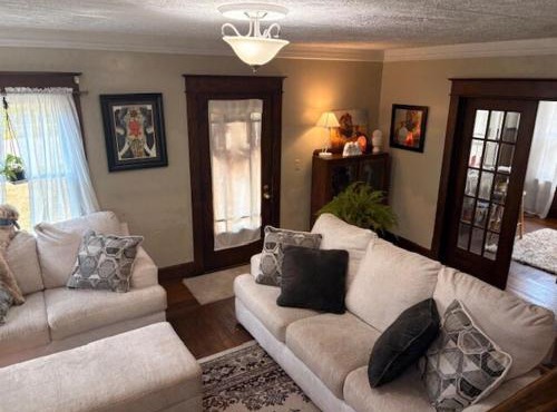 Tree House 6 bedrooms, 2 blocks from everything