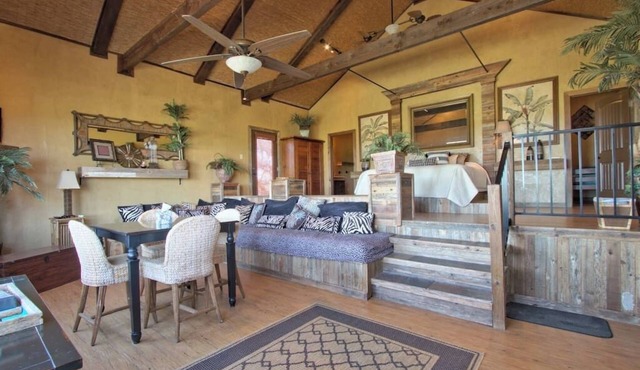 Tree House Bungalow @ Bergheim Ranch