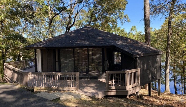 Tree House Cabin on Lake Catherine