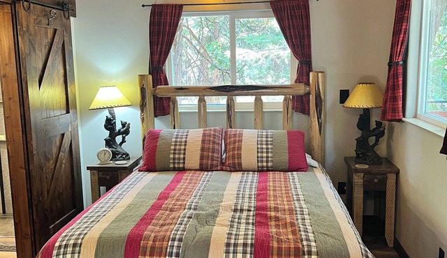 Tree House in Nevada City - Hikers Paradise