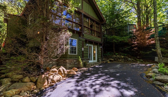 Tree House in Westridge - RELAXING COTTAGE WITH SPLIT LIVING AREA