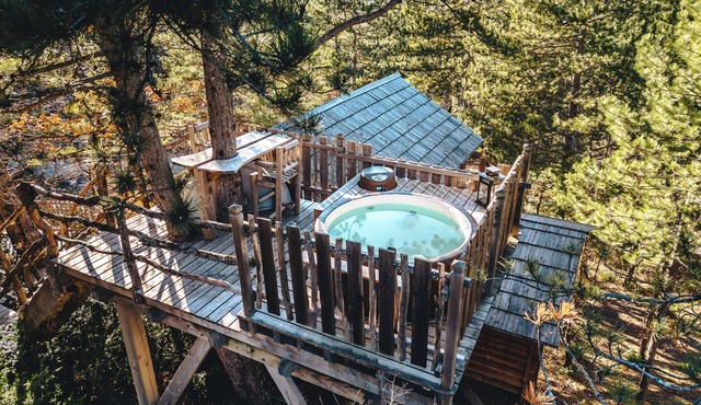 Tree houses with private Jacuzzi - Épine Vinette