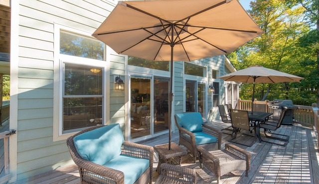 Tree-Lined Escape w/Hot Tub & Fire Pit