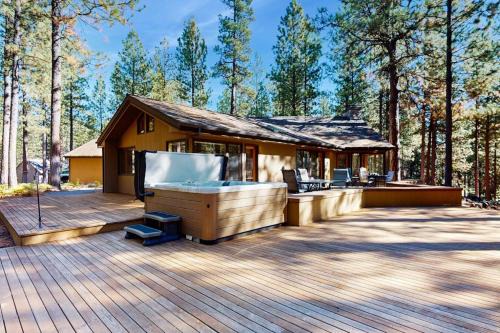 Tree-lined home with private hot tub 7 pools 14 tennis courts golf gym AC