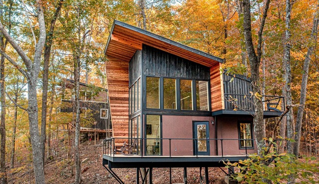 Tree Loft 2 in the trees on a bluff in the Cumberland mountains