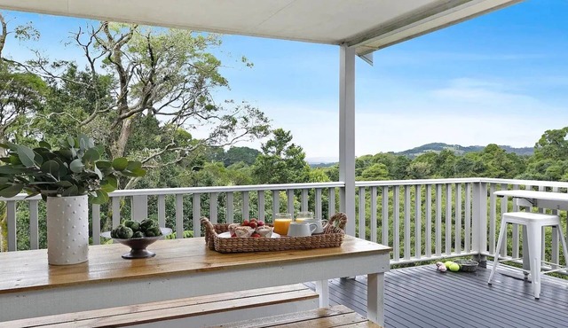 Tree-Scape Retreat – a serene oasis featuring breathtaking views, pet friendly accommodation