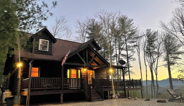 Tree Top Getaway - Tree Top Getaway close to Fontana Lake and NOC - Free Passes!