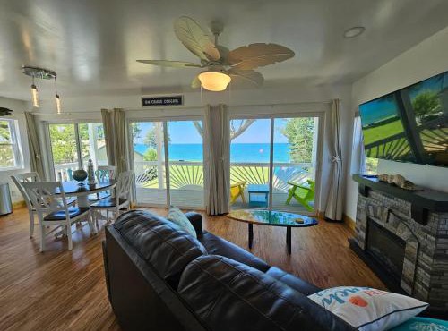 Tree-Top Lake-Front Cottage