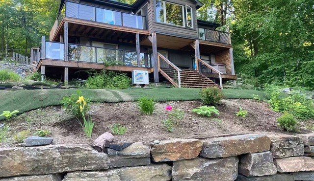 Tree top Living in the heart of cottage country. Stunning 4 season cottage.