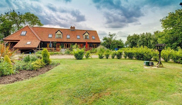 Tree Tops - One Bedroom House, Sleeps 2