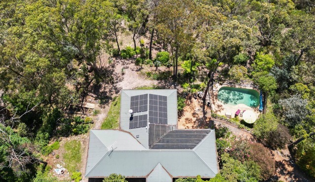 Tree Tops Woodford - Your Luxurious Bushland Retreat in Woodford