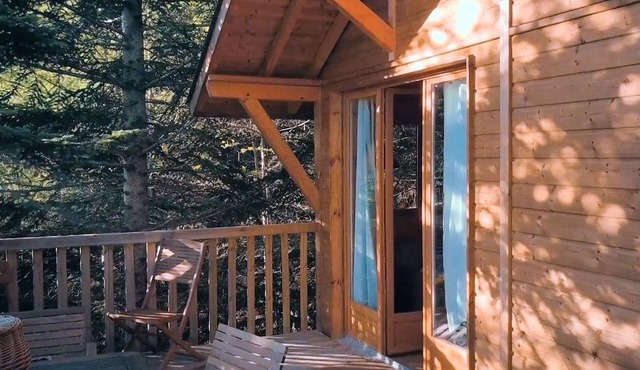 Treehouse 'Cabane Au Milieu De La Foret' with Balcony