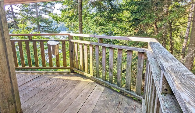 Treehouse #01 (Lakefront)