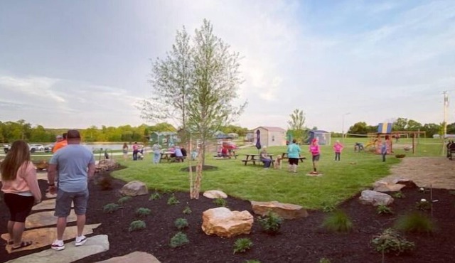 Treehouse #1 - Conveniently located near wineries, caves, hiking & floating!