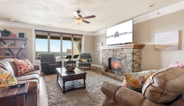 Treehouse 1402 Luxury Condo with Stunning Lake Views & Complimentary Branson Tickets