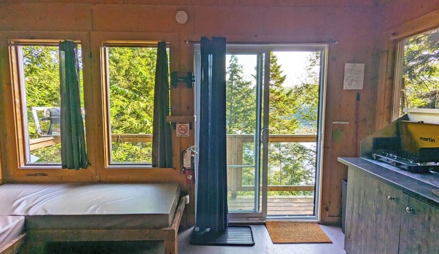 Treehouse #19 | The Cliff house