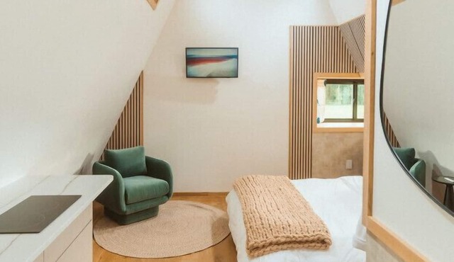 Treehouse 4 · Wander INN Treehouse & spa with private hot tub