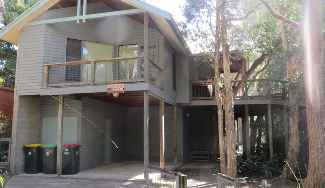 TREEHOUSE - ARAKOON LARGE FAMILY HOME