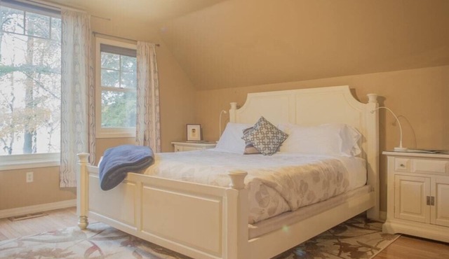 Treehouse at Plum Bottom *Voted Best of DC*