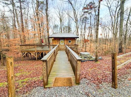 Treehouse by the Creek