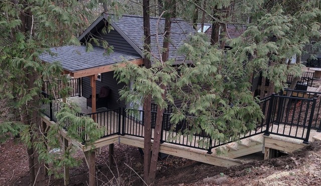 Treehouse Cabin in the Bluff Woodlands North