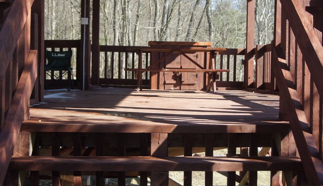 Treehouse-Camping Cabin - Pet friendly - No Smoking on property
