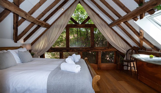Treehouse Cottage Spa Retreat