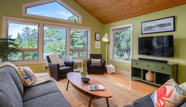 Treehouse Hideaway by Avantstay Mountain View Beach House Walk to Manzanita Beach