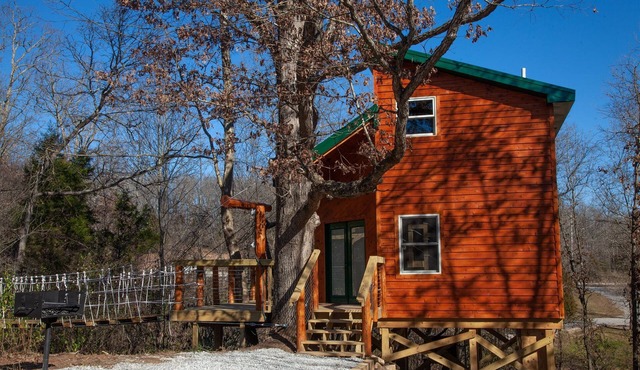 Treehouse Hot Tub Cabin-Closest Cabins to Garden of the Gods-Shawnee Forest