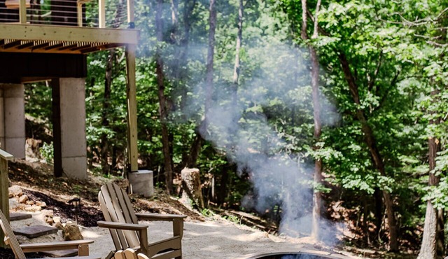 Treehouse/Hottub/Firepit-Romantic Getaway 2