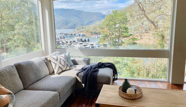 Treehouse @ Lake Eildon Marina - Your Private Lake Escape Awaits!