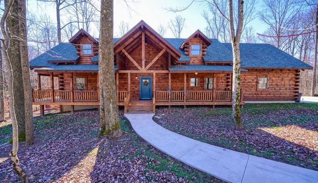Treehouse Lodge: Luxury Log Cabin Retreat in Hocking Hills