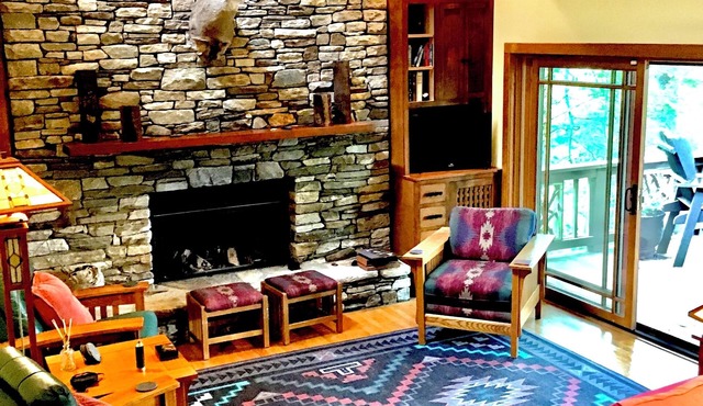 Treehouse - Luxury mountain living at the water’s edge of Hogback Lake