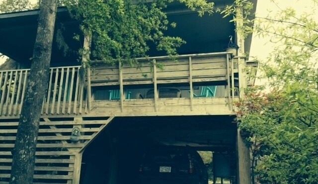 Treehouse OBX. Cozy cottage in family/pet-friendly neighborhood. Close to sound.