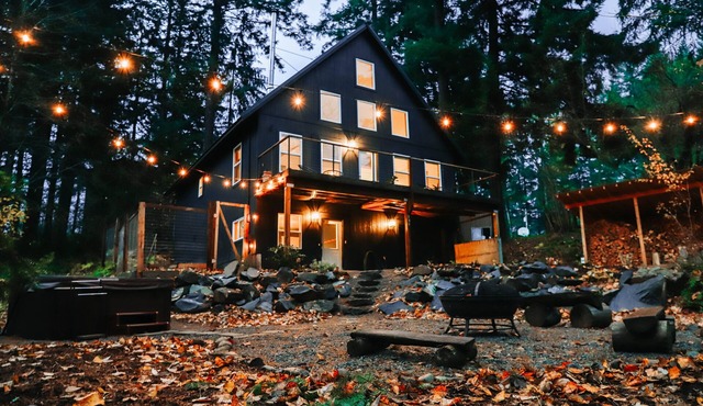 Treehouse Packwood - Scandinavian Inspired A-Frame